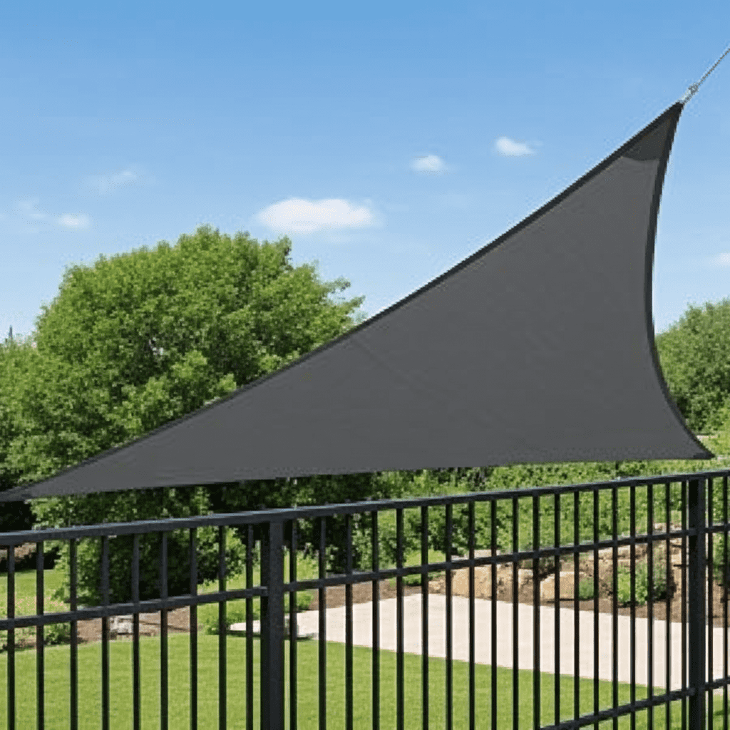 Dreieckige Abdeckplane nach Maß